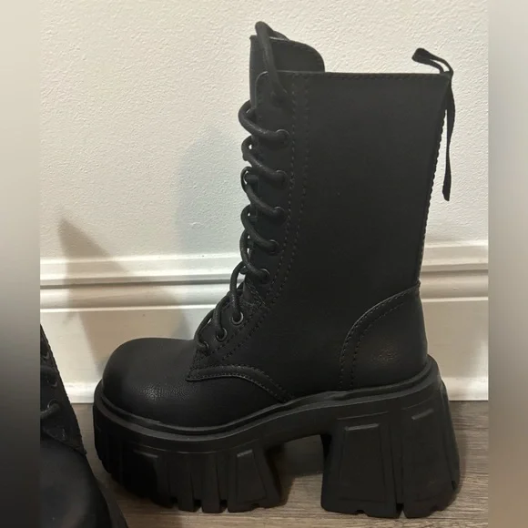 NWOB Dolls Kill / Widow For All Eternity Platform Boots - Picture 3 of 9